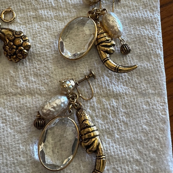 1950s - 1960s Bracelet & Screw Back Earrings With Puffy Charms & Faux Pearls - Picture 10 of 17